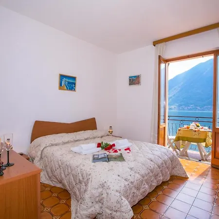 Appartement Colonno Sleeps 4 *